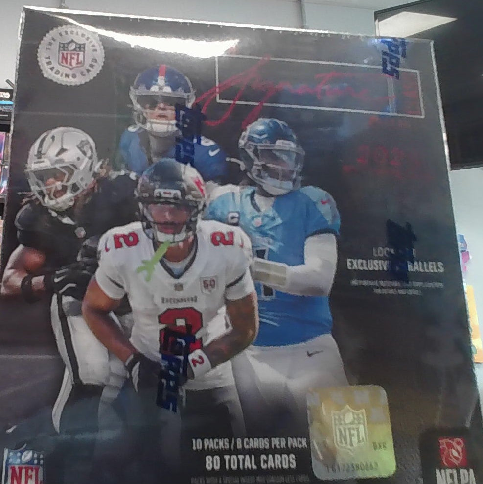 Signature Football 2025 Mega Box