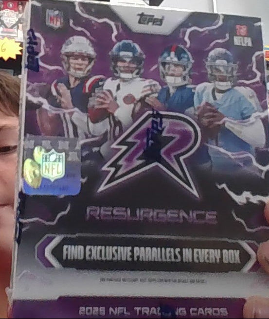 Topps Resurgence 2025 Football Mega Box